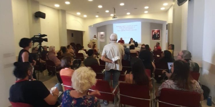 İzmir’de çocuk ve beslenme çalıştayı: Çocuk işçiliği ve erken yaşta evlilik artıyor!