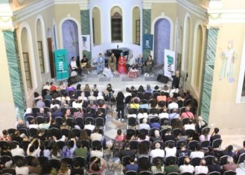 İzmir’de coşkulu dengbêj konseri