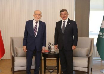 Karamollaoğlu'ndan Davutoğlu'na ziyaret