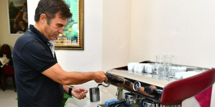 Kibar Feyzo, barista kursunu bitirdi