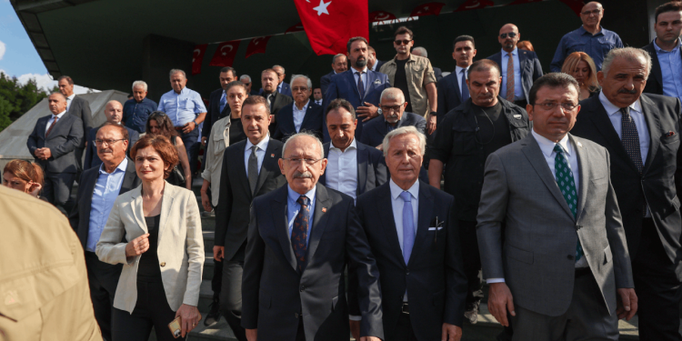 Kılıçdaroğlu, İmamoğlu ve Kaftancıoğlu yan yana geldi: Menderes ve Özal'ın mezarına ziyaret