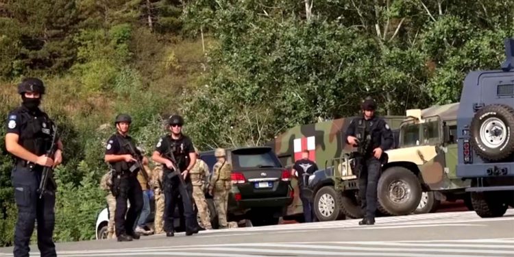 Kosova’nın kuzeyinde çatışma: Bir polis öldü, biri de yaralı