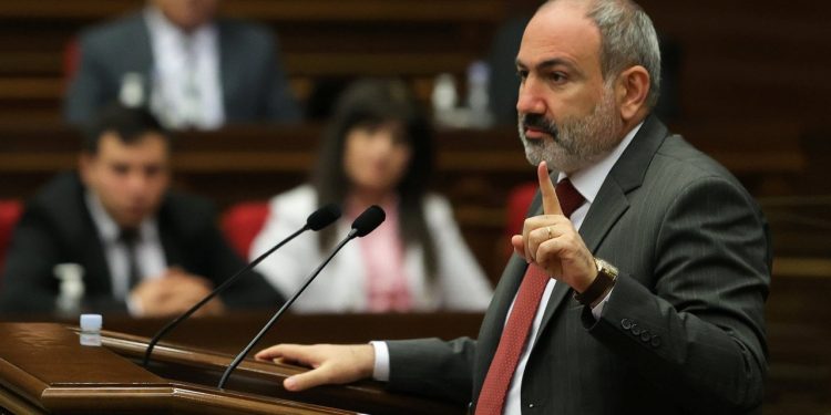 Kremlin'den Paşinyan'a yanıt: 'Rusya hiçbir yere gitmiyor ve gitmeyi de planlamıyor'