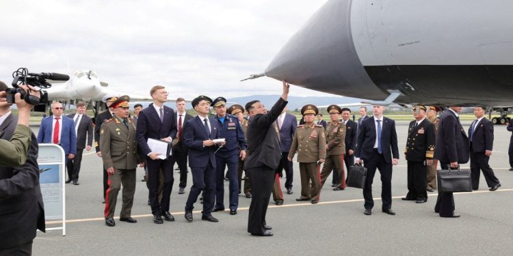Kuzey Kore lideri Kim Jong-un, Rusya'nın hipersonik füzelerini inceledi: Rusya Savunma Bakanı Şoygu eşlik etti