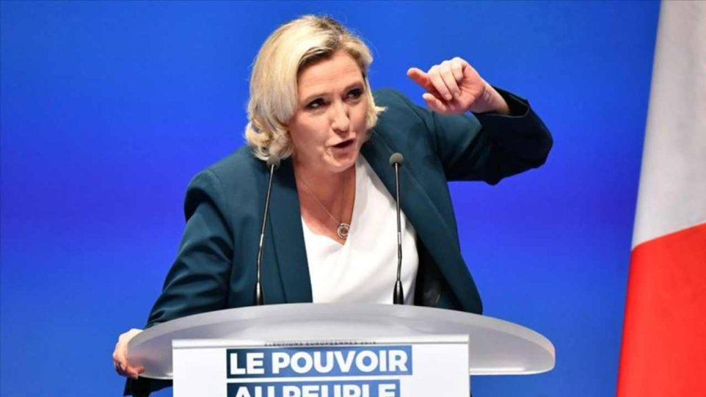 Le Pen'e yolsuzluk suçlaması: 'AB fonlarını zimmetine geçirdi'