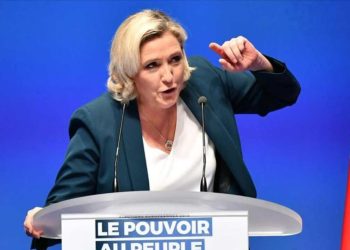 Le Pen'e yolsuzluk suçlaması: 'AB fonlarını zimmetine geçirdi'