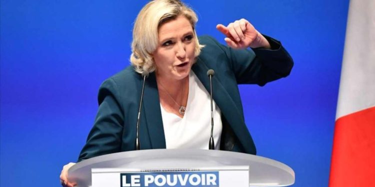 Le Pen'e yolsuzluk suçlaması: 'AB fonlarını zimmetine geçirdi'