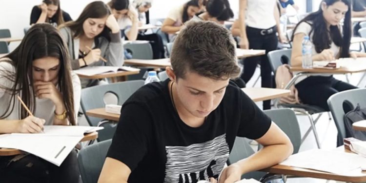 Liselerde sınıf tekrarı geri geldi; 6 dersten geçemeyen başarısız sayılacak