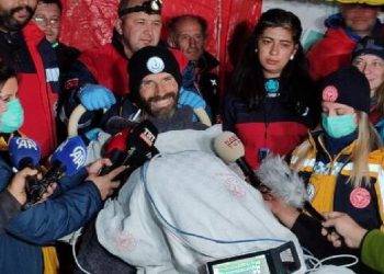 Mağarada mide kanaması geçiren ABD’li dağcı kurtarıldı