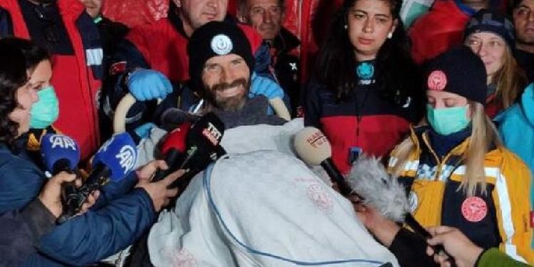 Mağarada mide kanaması geçiren ABD’li dağcı kurtarıldı