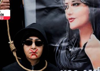 Mahsa Amini protestolarının birinci yıl dönümü: 'Öfkemiz küçük bir kumaş parçasının ötesinde'