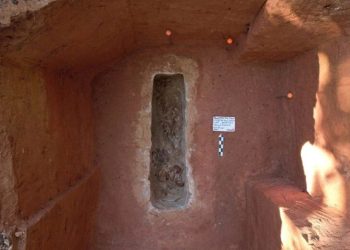 Meksika'da 11 mezar ile 1000'den fazla tarihi eser keşfedildi