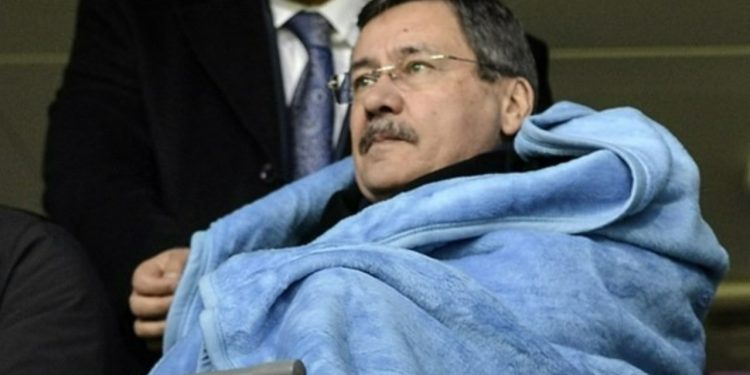 Melih Gökçek yine ayarı kaçırdı, milli voleybolcu Ebrar Karakurt'a hakaret etti