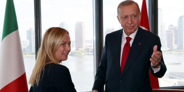 Meloni, Erdoğan’la göçün durdurulmasını görüştü: ‘İtalya’nın Avrupa’nın mülteci kampına dönüşmesine izin vermeyeceğim”