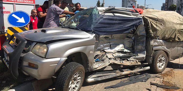 Mersin’de çöp kamyonu kamyonete çarptı: 4 ölü, 4 yaralı