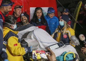 Mersin'de mağarada mahsur kalan Amerikalı dağcı Mark Dickey 9 günlük operasyonla kurtarıldı