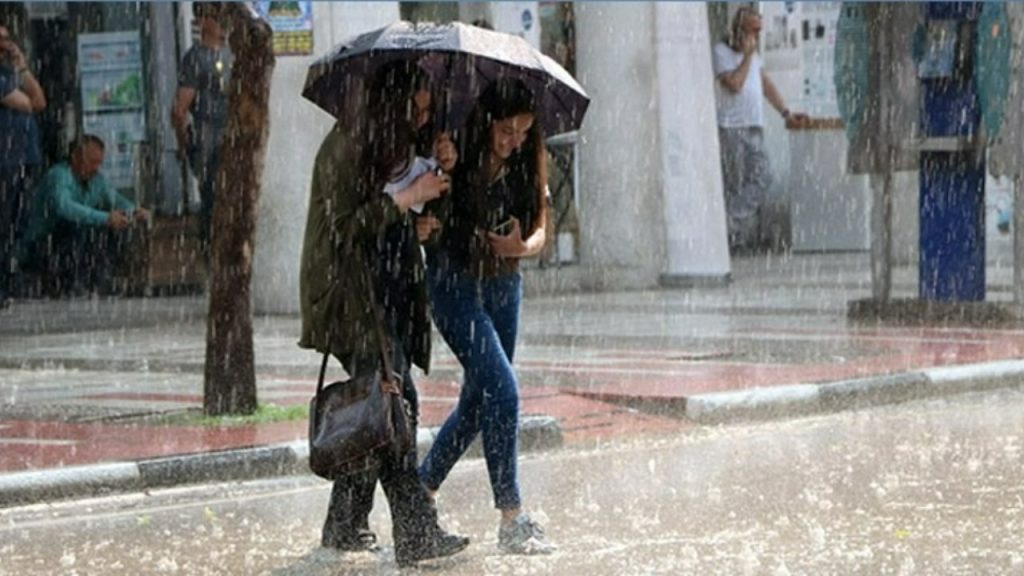 Meteoroloji gök gürültülü sağanak yağış ve fırtına için uyardı