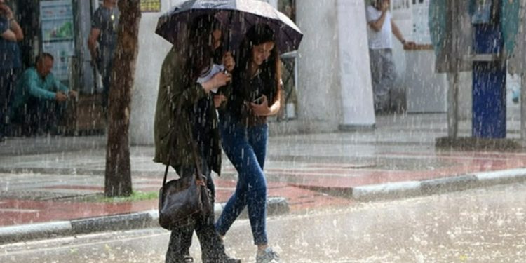 Meteoroloji gök gürültülü sağanak yağış ve fırtına için uyardı