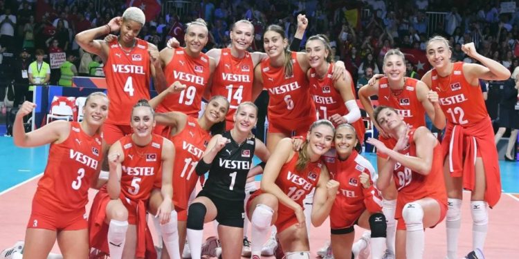 NYT final öncesi A Milli Kadın Voleybol Takımı'nı yazdı: Güçlü kadının kusursuz sembolleri
