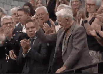 Nazi askerini parlamentoda alkışlattırmıştı, istifa etti