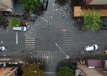 New York'ta yağışlar ve su baskınları nedeniyle olağanüstü hal