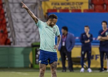Neymar, Pele'yi geride bıraktı