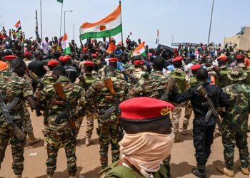 Nijer’de Fransız birliklerinin çekilmesi için halk sokağa döküldü