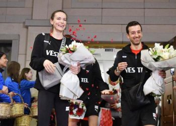 Olimpiyat vizesini alan A Milli Kadın Voleybol takımı Türkiye’ye döndü: ‘Madalyanın rengini konuşmak istiyoruz’