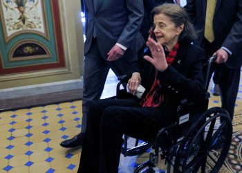 Oylamada 'evet de' diye yalvarmışlardı: ABD'nin en uzun süre görev yapan kadın senatörü Feinstein öldü