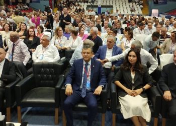 Özgür Özel eleştirilere Ecevit'le yanıt verdi