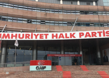 Özgür Özel'in ardından... CHP'de bir isim daha adaylığını açıkladı!