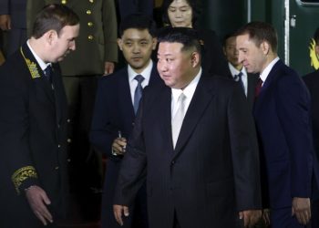 Putin, Kuzey Kore lideri Kim Jong Un'ı uzay üssünde karşıladı