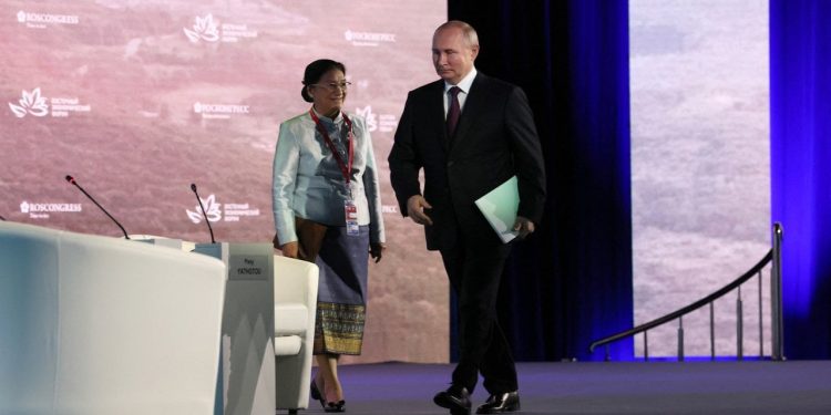 Putin: SSCB'nin Macaristan ve Çekoslovakya işgali yanlıştı