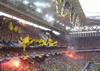 Rüşdü Saracoğlu'ndan Fenerbahçe'nin stadyum isim değişikliği kararına dair açıklama: "Dedem kabrinde daha rahat uyuyacak"