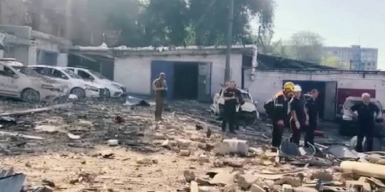 Rusya'dan Ukrayna şehirlerine saldırı: Bir polis öldü, 40 kişi yaralandı