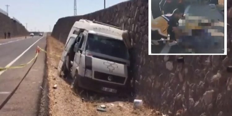 Şanlıurfa’da tarım işçilerini taşıyan minibüs duvara çarptı: 3 ölü, 17 yaralı