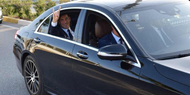 Seçimden sonra sessizliğe bürünen Sinan Oğan lüks araba aldı