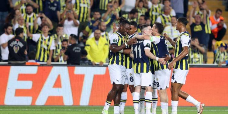 Sezona kayıpsız başlayan Fenerbahçe, ligde 7 alanda lider!