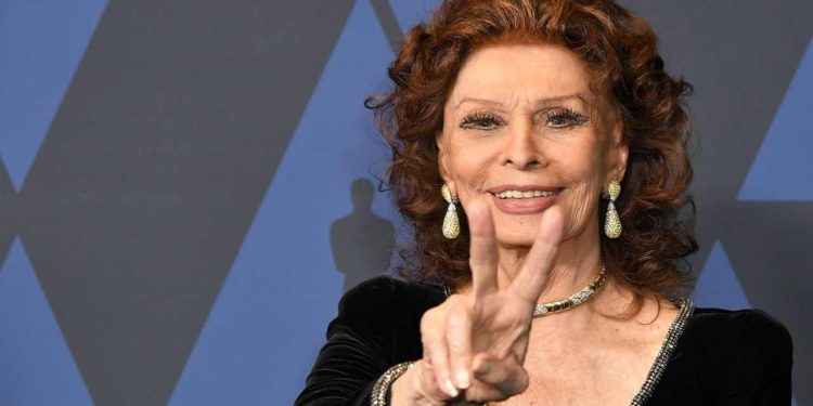 Sophia Loren hastaneye kaldırıldı