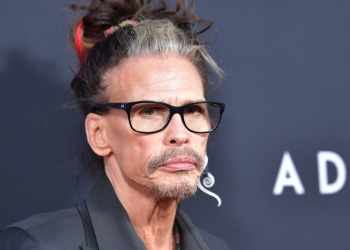 Steven Tyler'ın ses tellerinde hasar oluştu: 'Birkaç buluşmayı ertelememiz gerek'