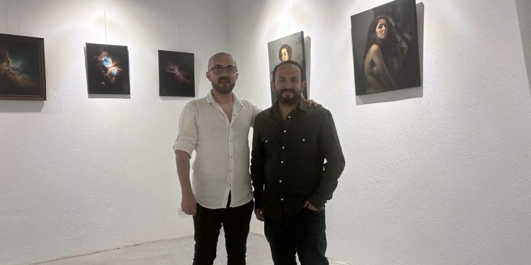 Suriyeli ressam kardeşler İzmir'de ilk sergilerini açtı: 'Halepli Rembrandtlar'