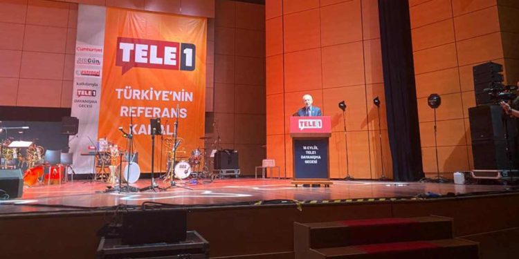 TELE1'le dayanışma gecesi: CHP, Yeşil Sol ve TİP'ten destek