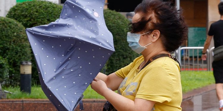 Tayvan'da Haikui Tayfunu: 100'den fazla kişi yaralandı, binlerce kişinin elektriği kesik