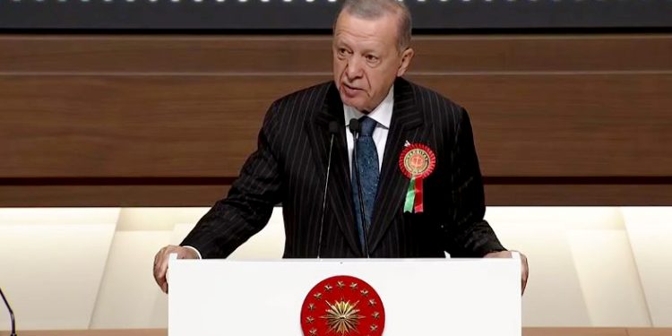 Tayyip Erdoğan: Sosyal medya mahkemeleri büyük bir tehdit ve tehlike kaynağı