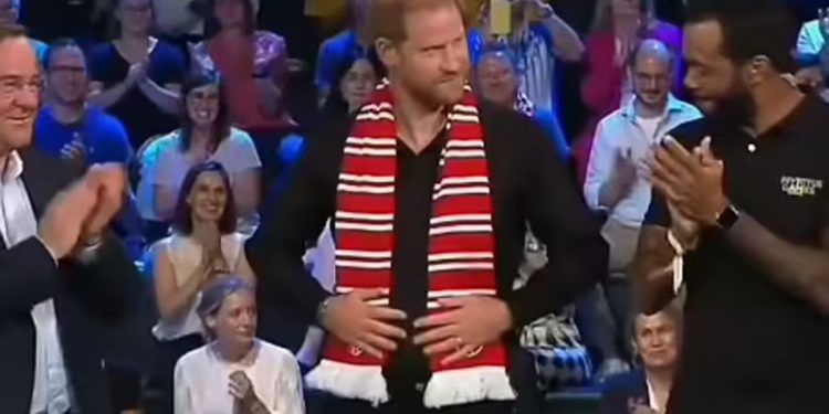 Televizyon programında yarıştılar: Prens Harry, Almanya Savunma Bakanı'na yenilince 'cezalandırıldı'