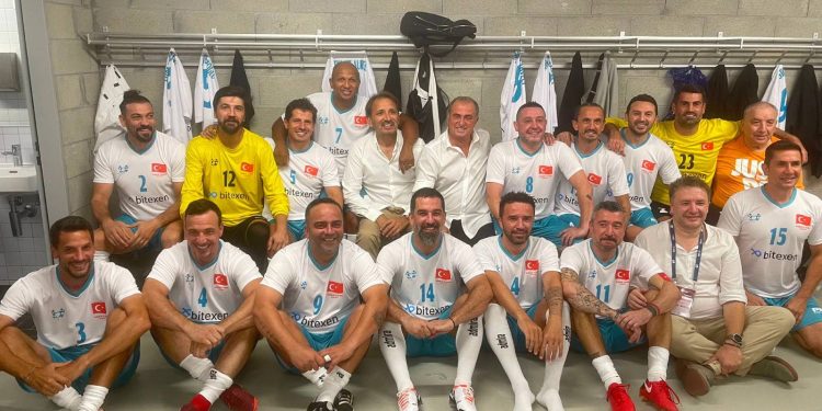 Terim kadroyu unuttu, oyuncular yardımcı oldu