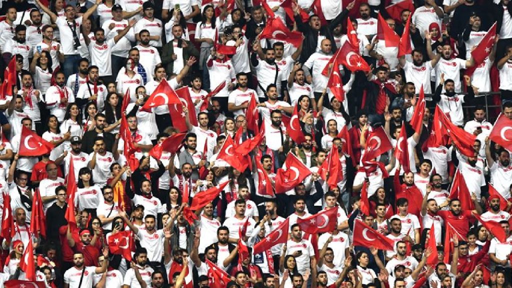 Türkiye, FIFA dünya sıralamasında geriledi!