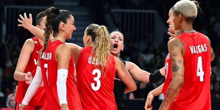 Vargas şahlandı, tarih yazmaya bir adım kaldı: Filenin Sultanları, EuroVolley’de finalde!