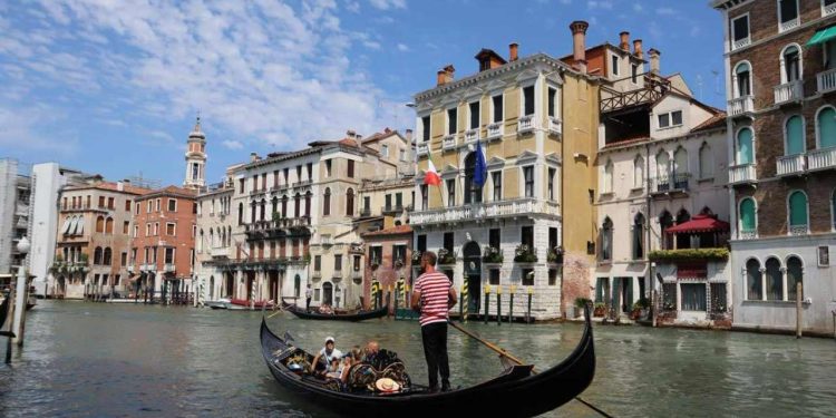 Venedik'e giriş artık ücretli