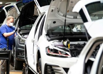 Volkswagen, araç üretimini durdurdu